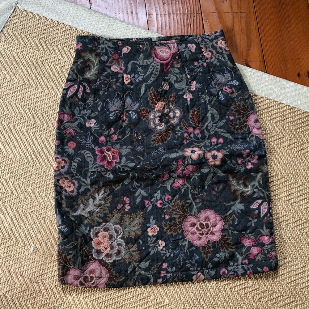 Essenze Designer Italy 42 XS floral quilted pencil straight skirt cottagecore